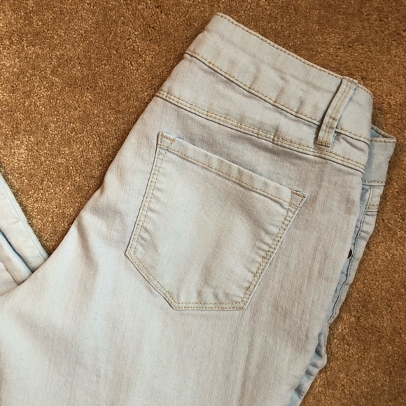Light Wash Straight Leg Jeans - Picture 4 of 4